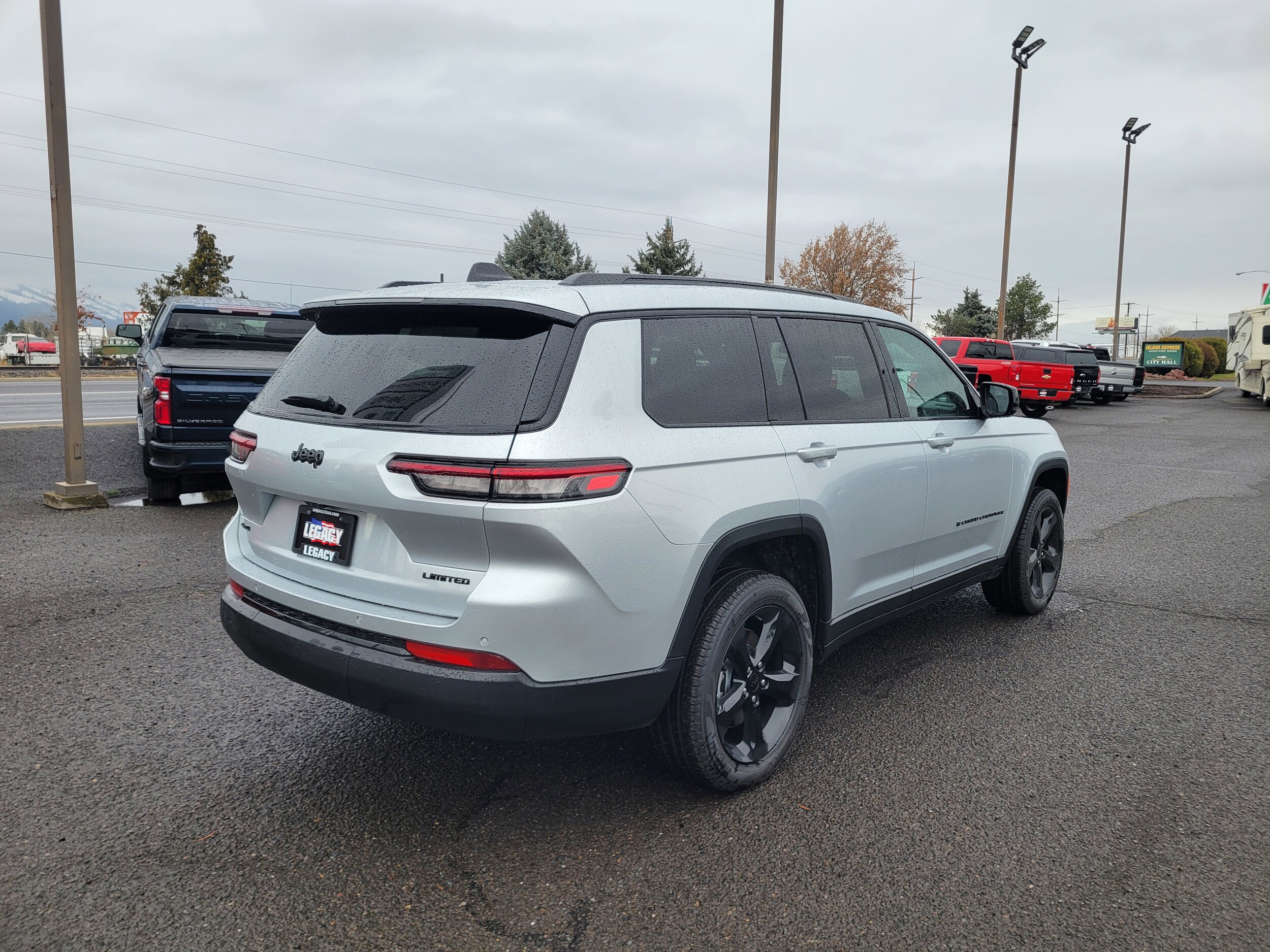 2025 Jeep Grand Cherokee Limited photo 3