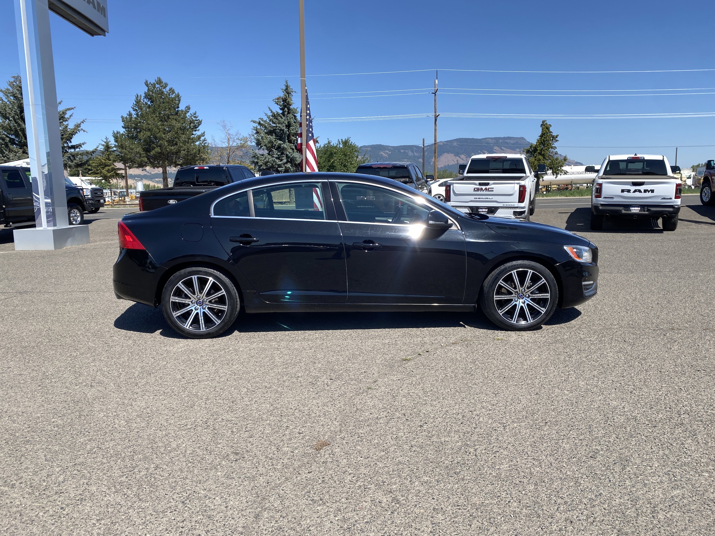 Used 2018 Volvo S60 Inscription Platinum with VIN LYV402TM6JB157953 for sale in Island City, OR