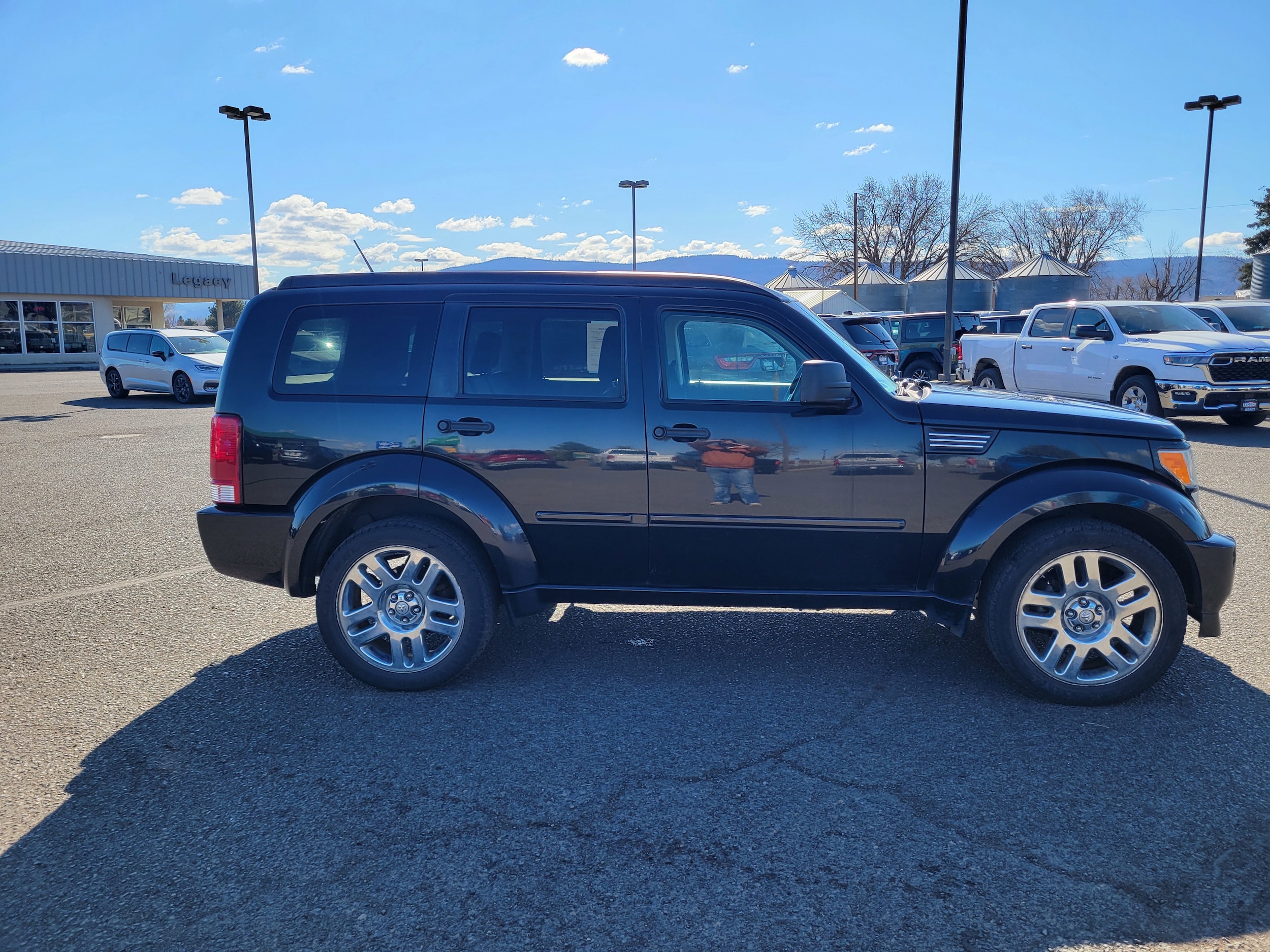 Used 2008 Dodge Nitro SLT with VIN 1D8GU58608W206096 for sale in Island City, OR