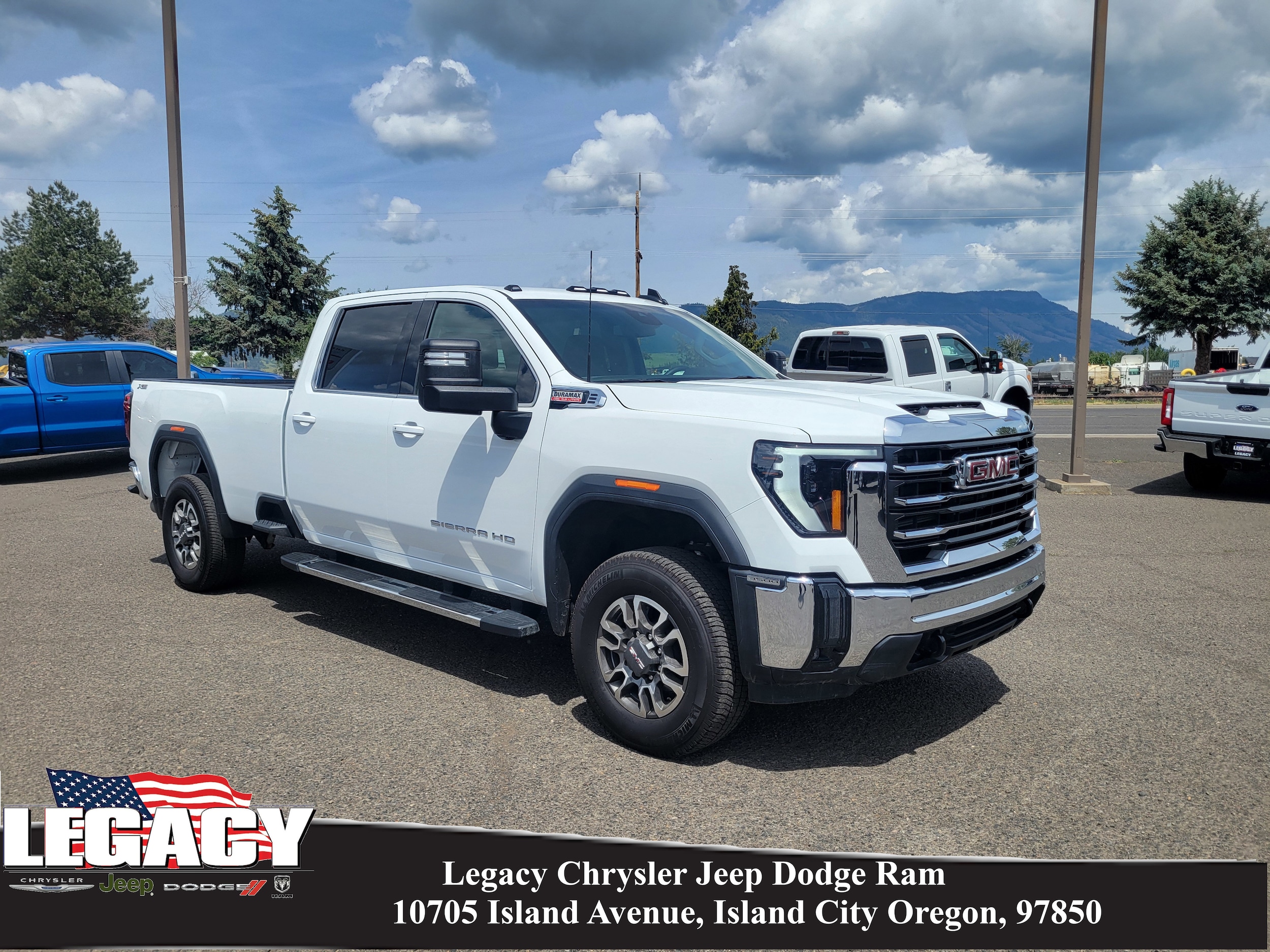 2025 GMC Sierra SLE 4WD Crew Cab Standard Box SRW's photo