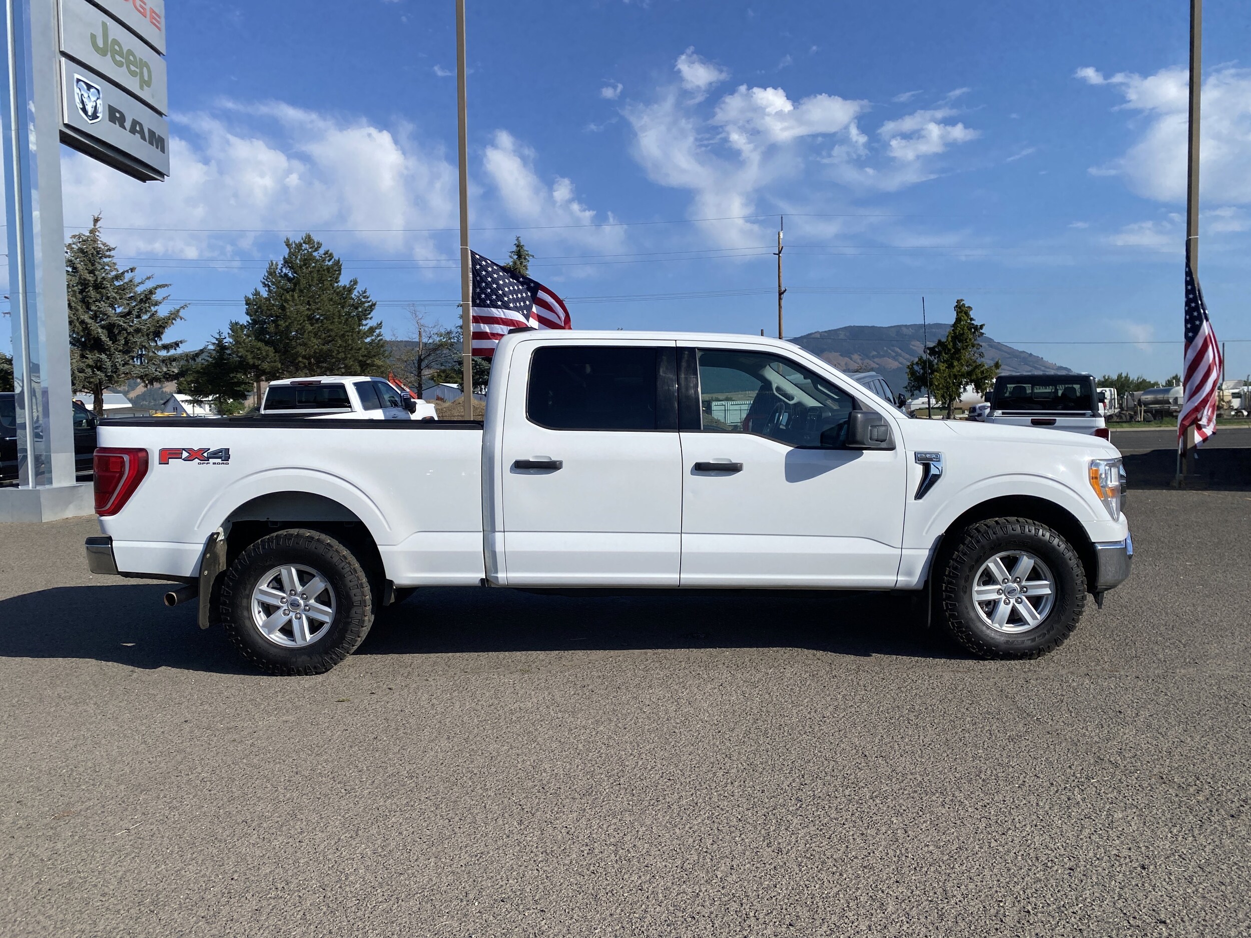 2022 Ford F-150 XLT photo 2