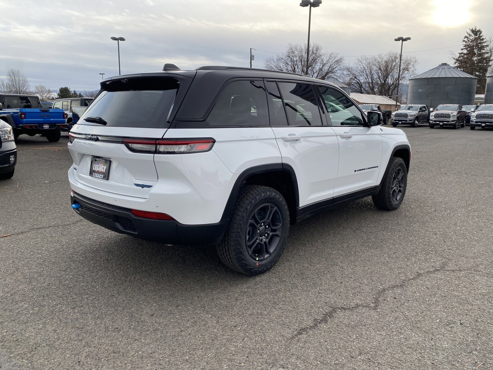 2025 Jeep Cherokee 4xe Trailhawk photo 3
