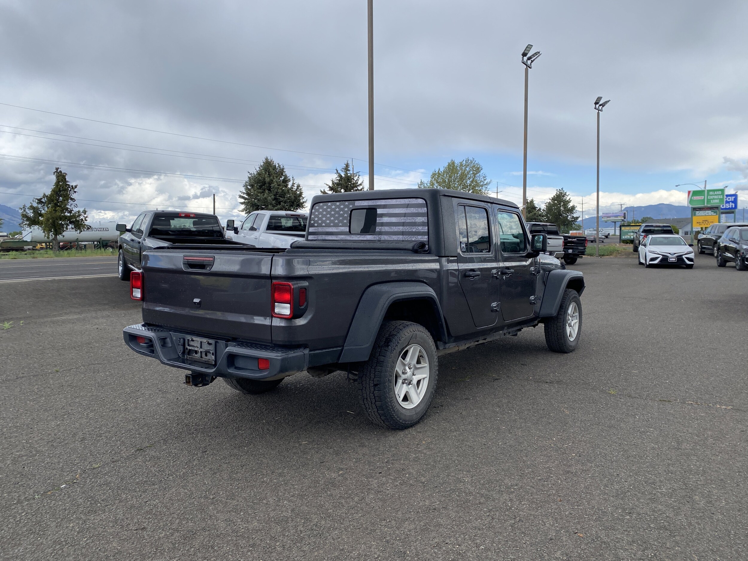 2020 Jeep Gladiator Sport S photo 3