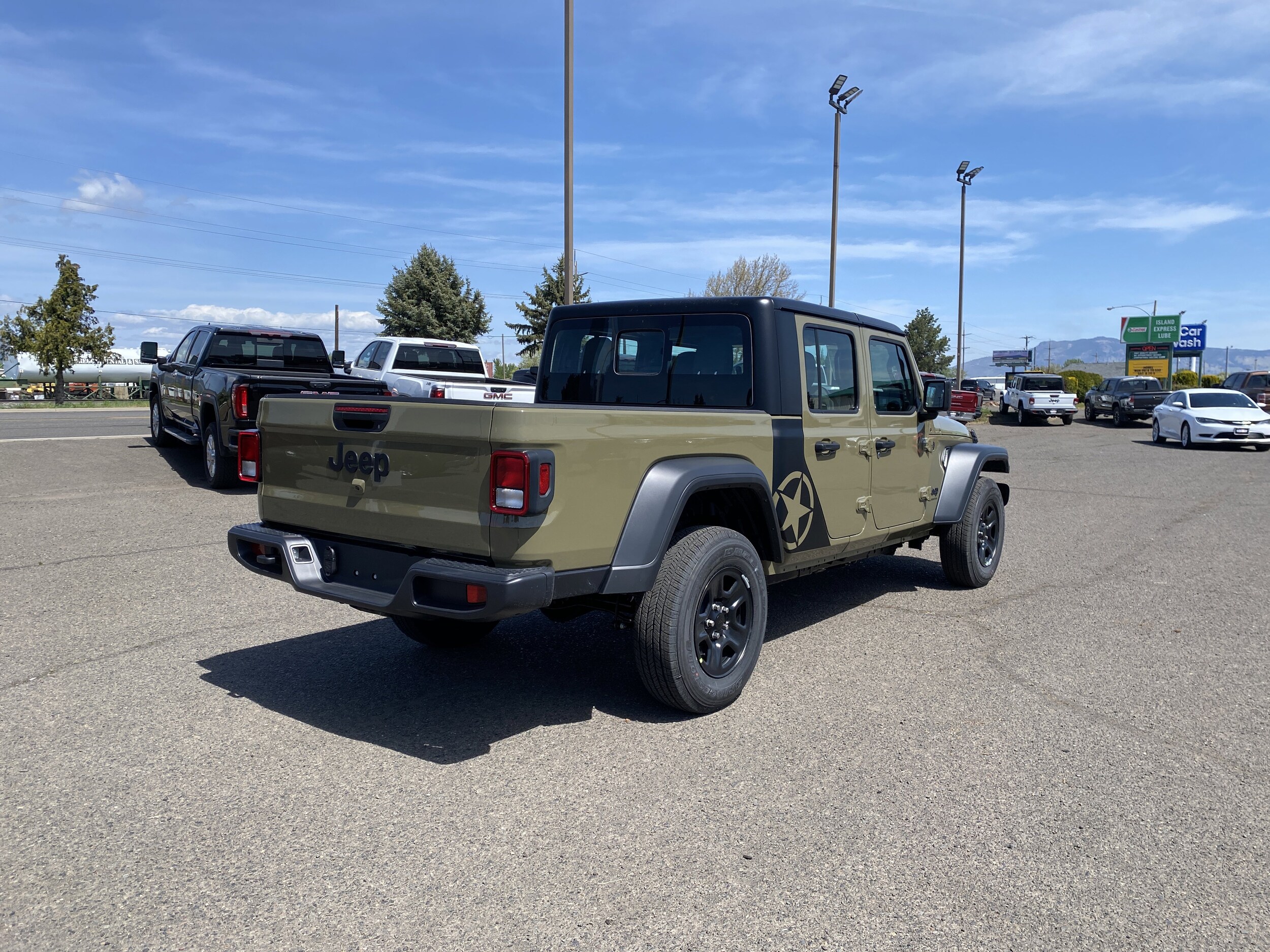 2025 Jeep Gladiator Sport photo 2