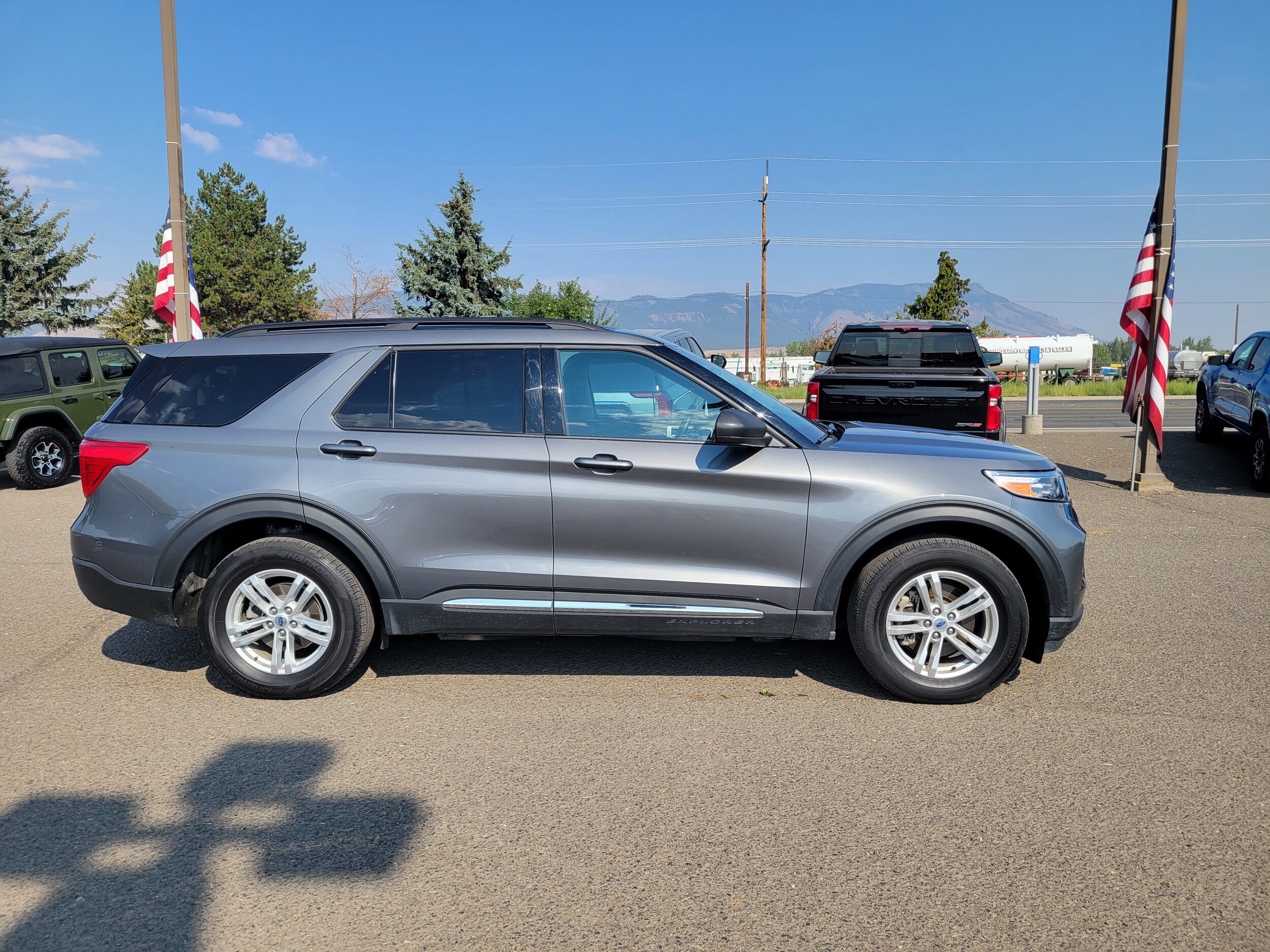2023 Ford Explorer XLT photo 2