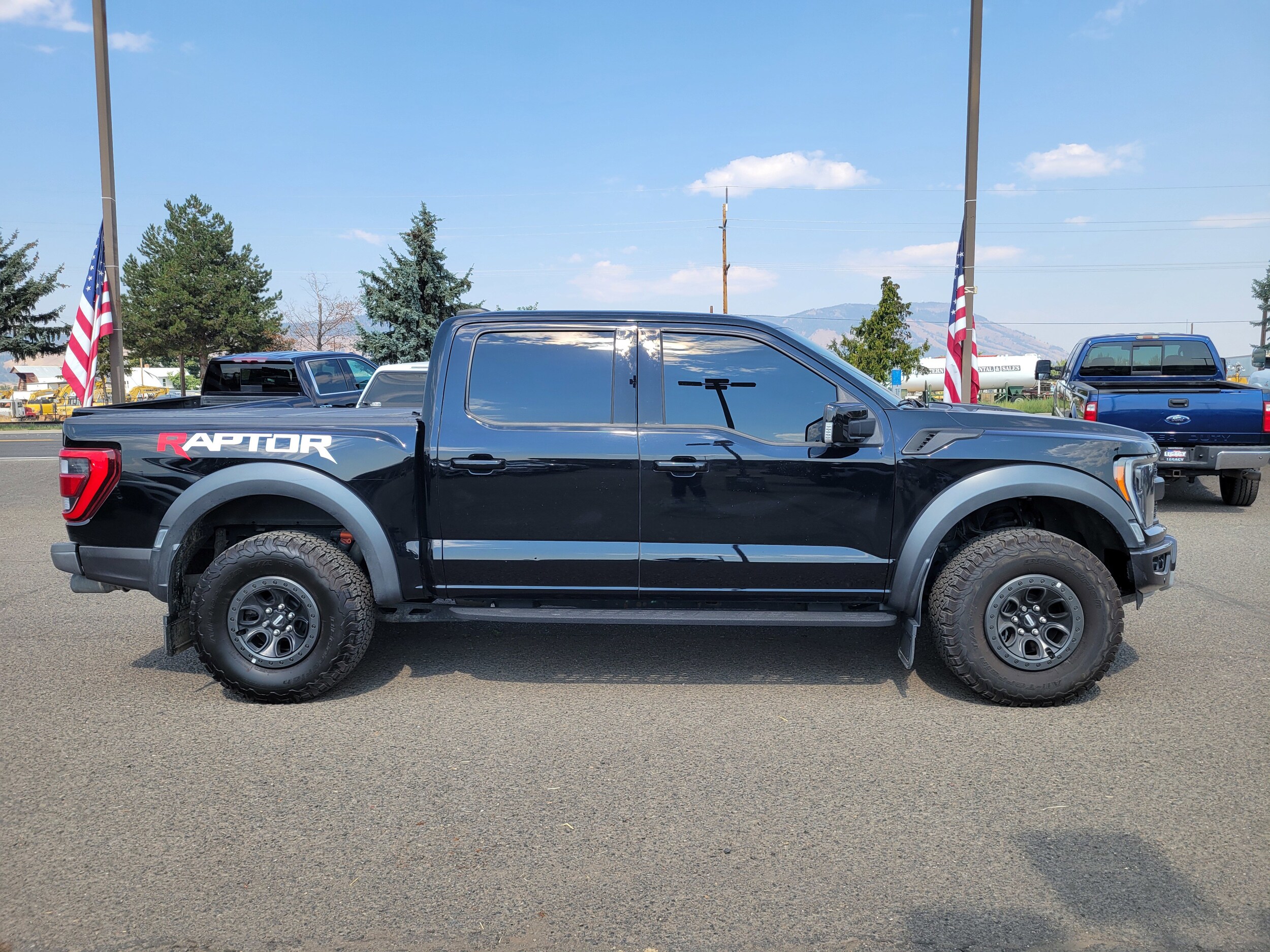 2023 Ford F-150 Raptor photo 2