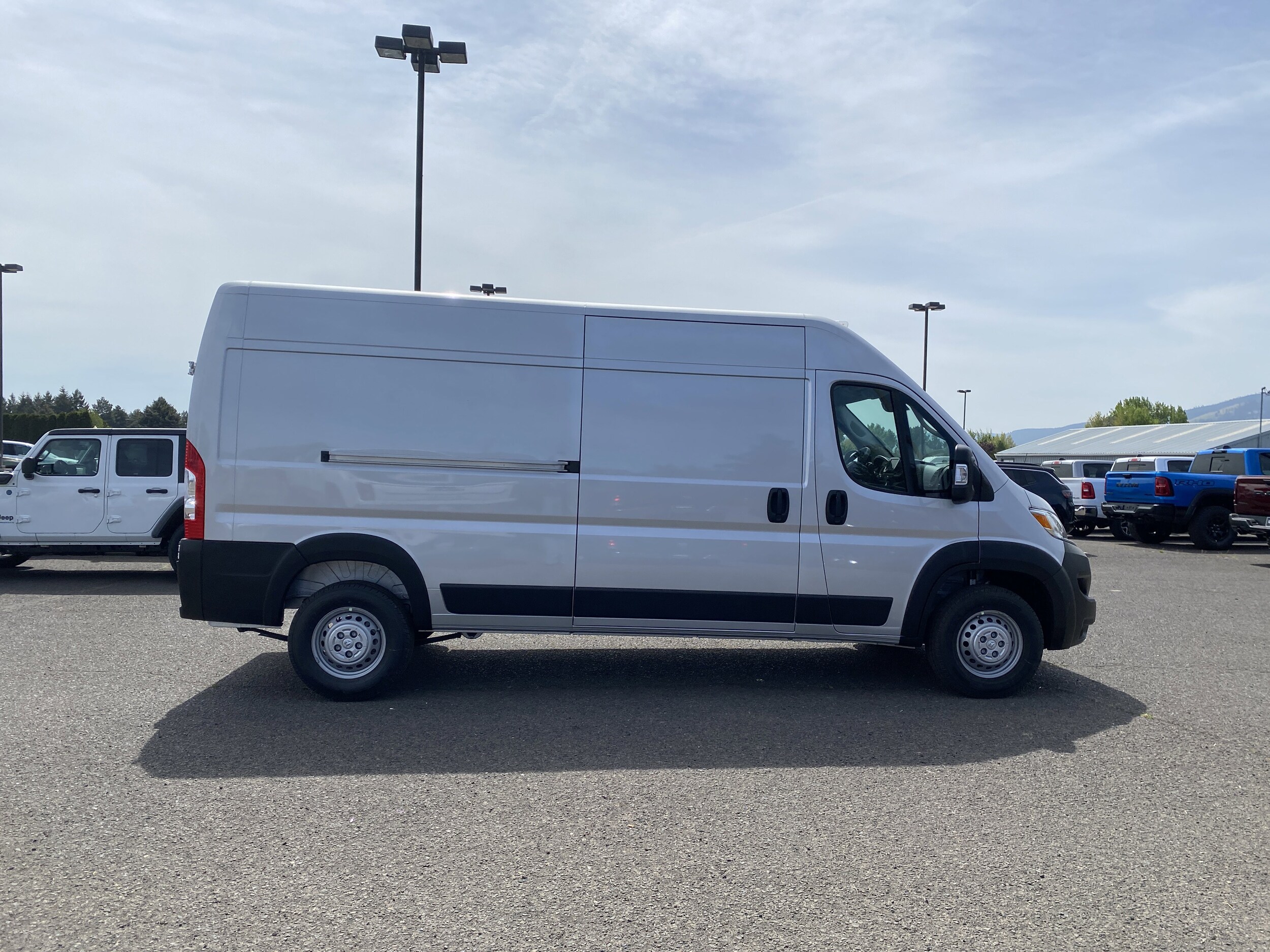 2025 Ram ProMaster 2500 Cargo Van photo 2