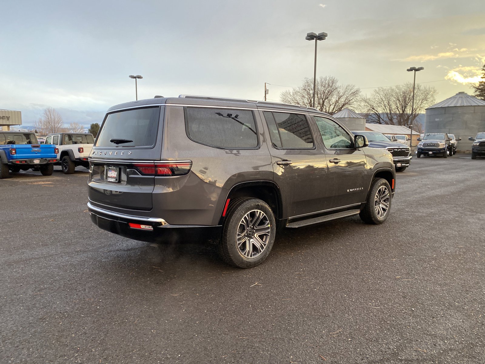 2025 Jeep Wagoneer photo 3