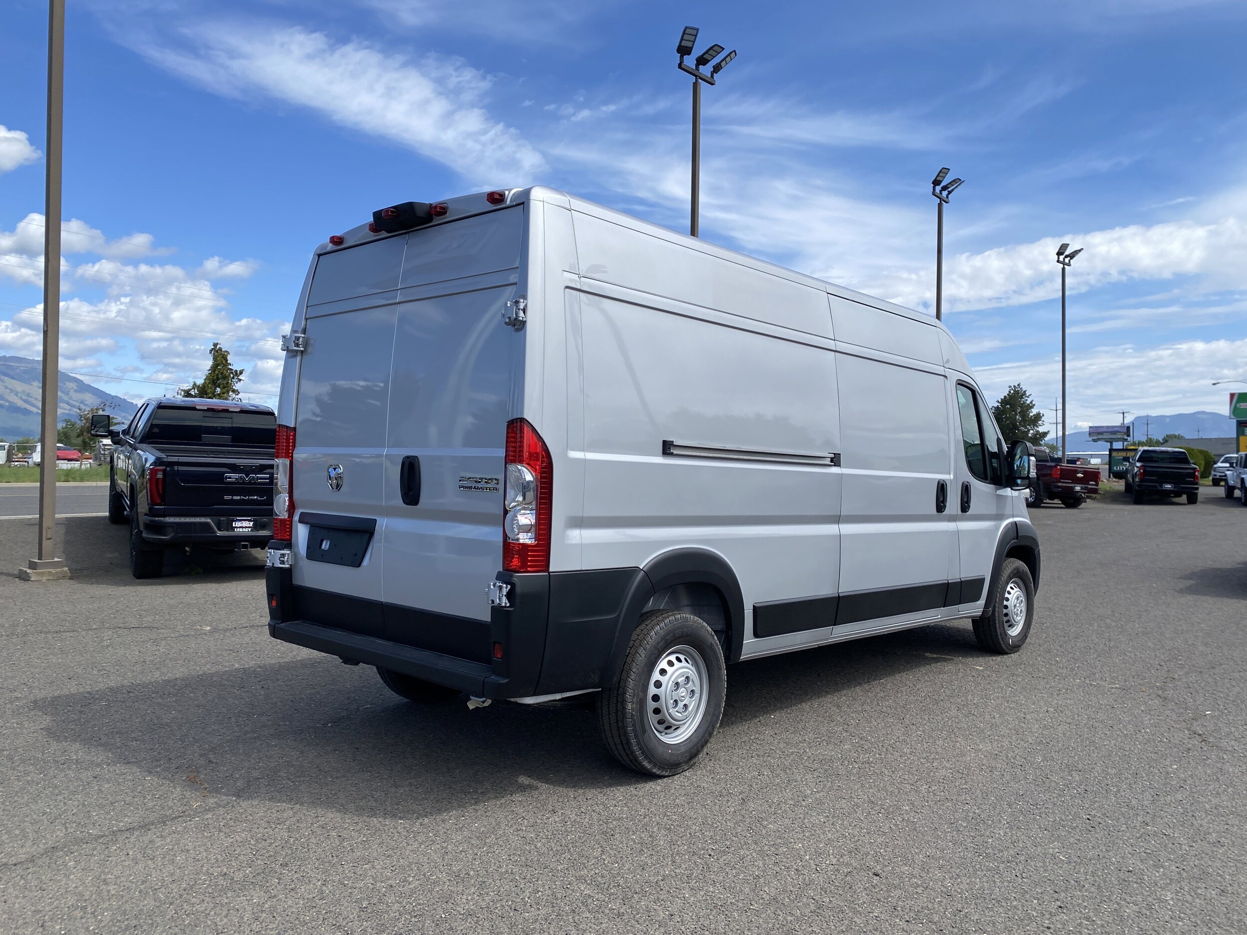 2025 Ram ProMaster 2500 Cargo Van photo 3