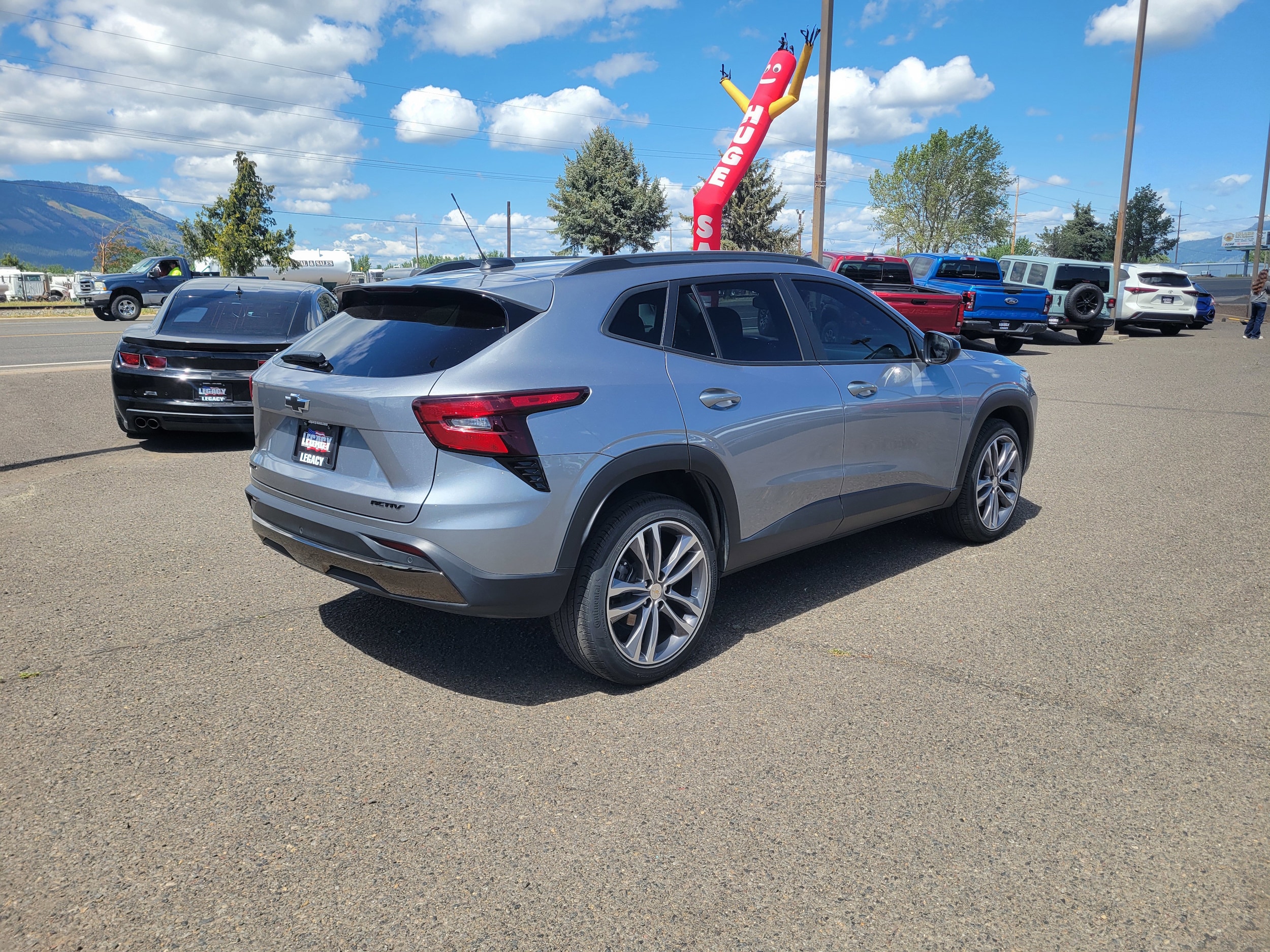 View vehicle photo 3