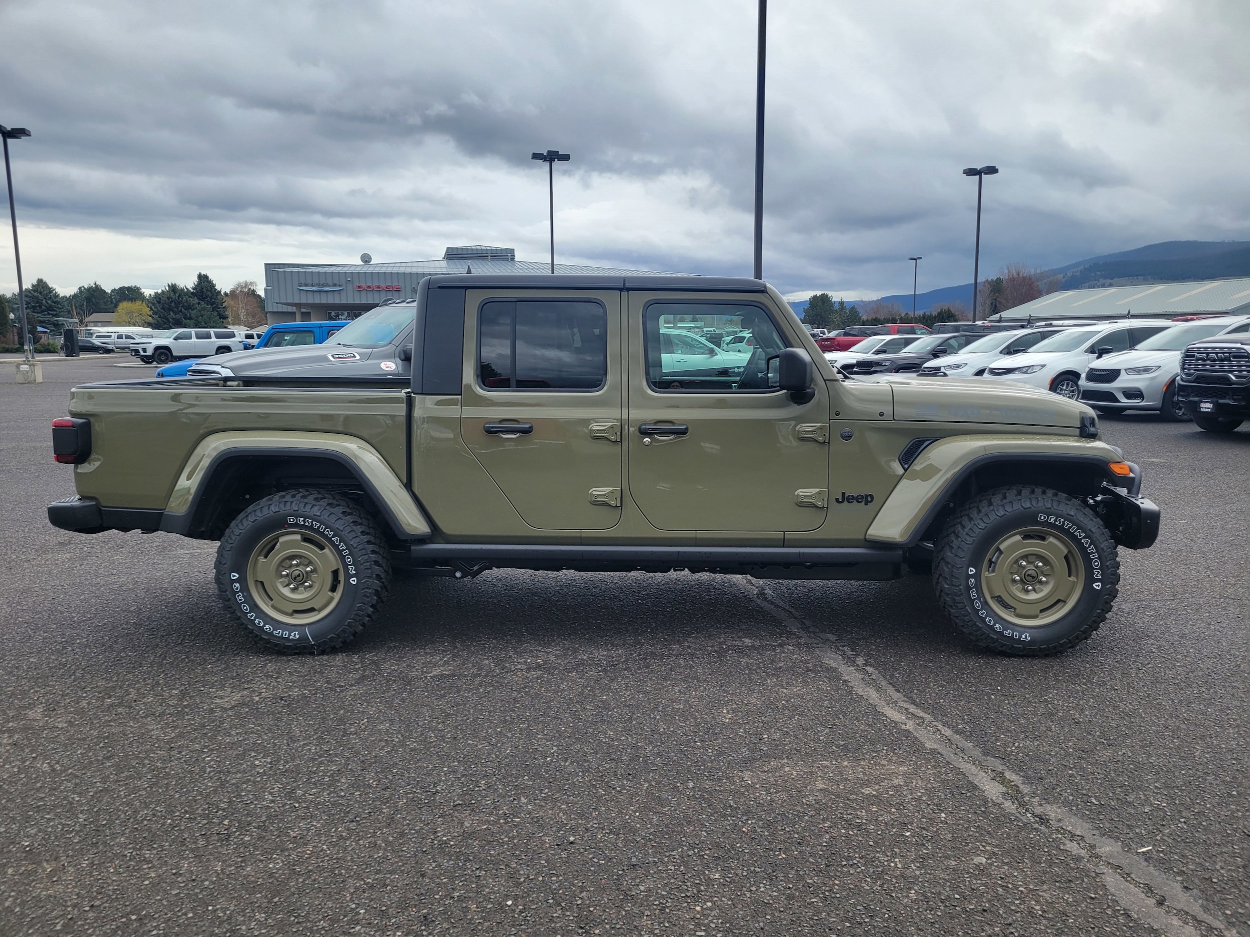 View vehicle photo 2