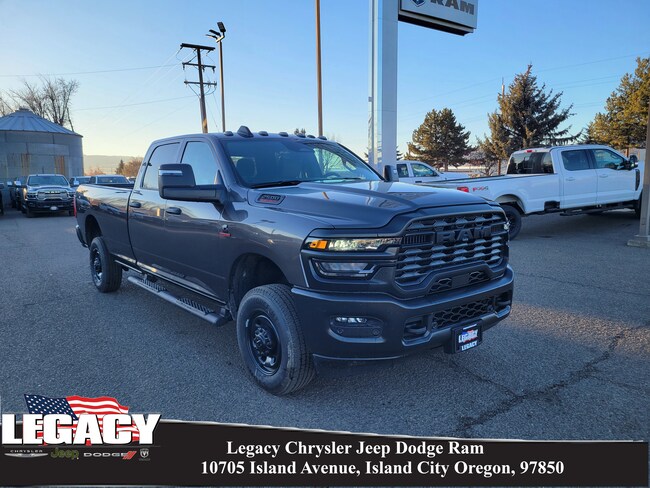2026 Ram 2500 TRADESMAN CREW CAB 4X4 8' BOX Pickup
