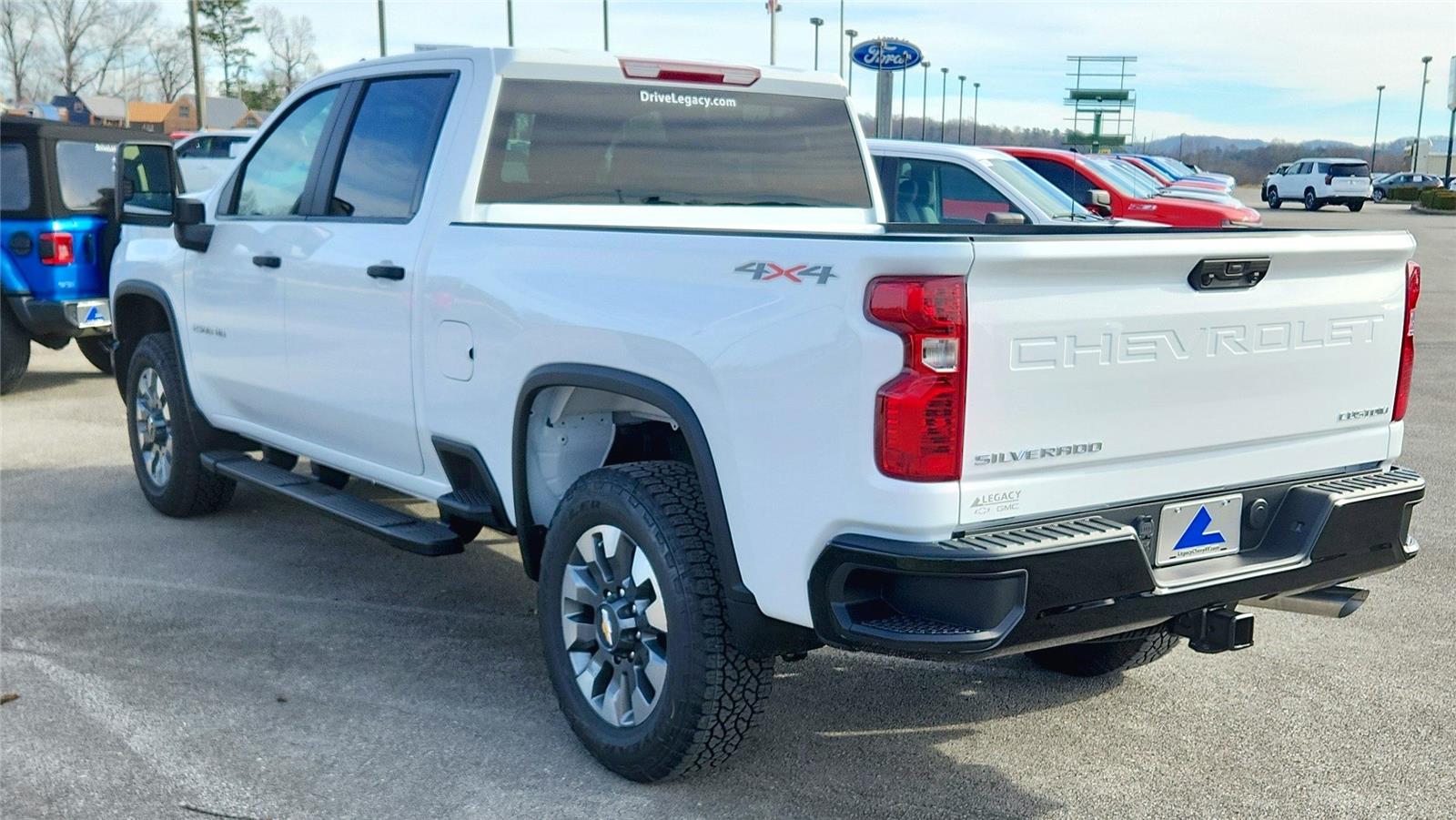 2026 Chevrolet Silverado 2500HD Custom photo 2