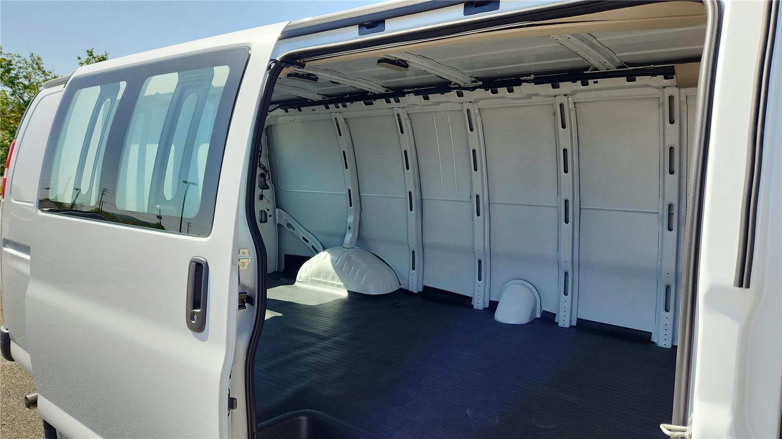 2026 Chevrolet Express Cargo Work Van - Photo 17