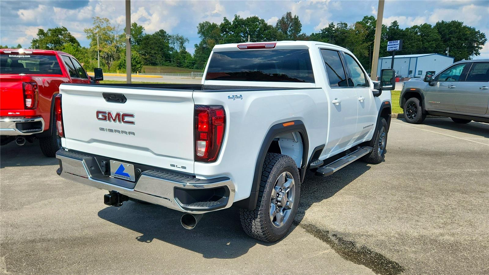2025 Gmc Sierra 2500 HD SLE photo 2