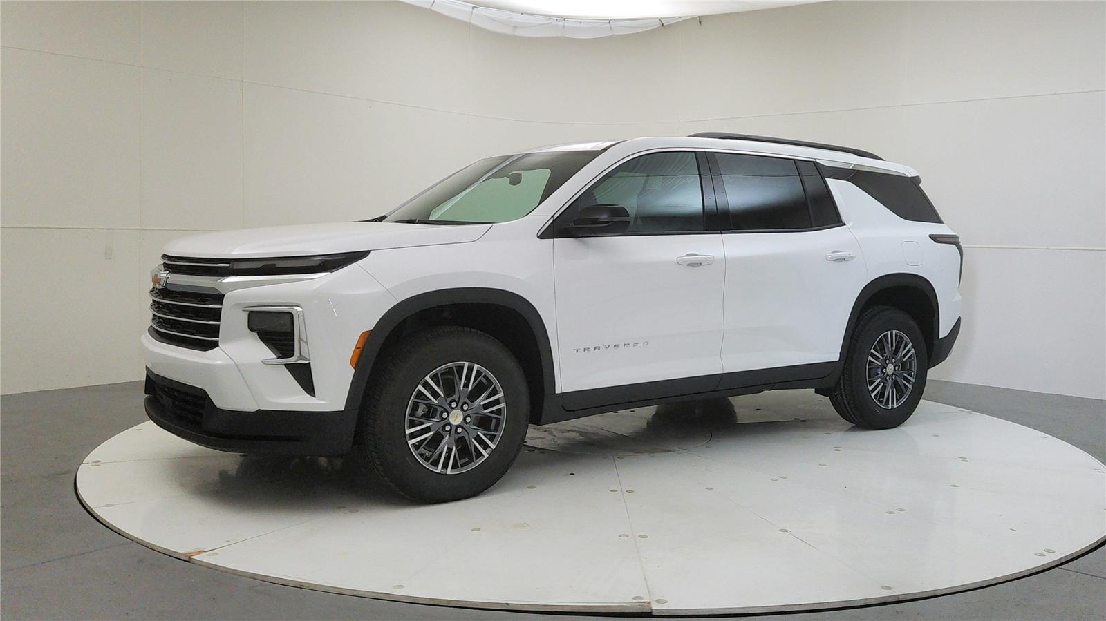 2026 Chevrolet Traverse photo 2