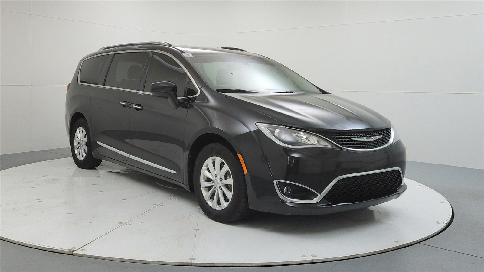 2019 Chrysler Pacifica Touring L's photo