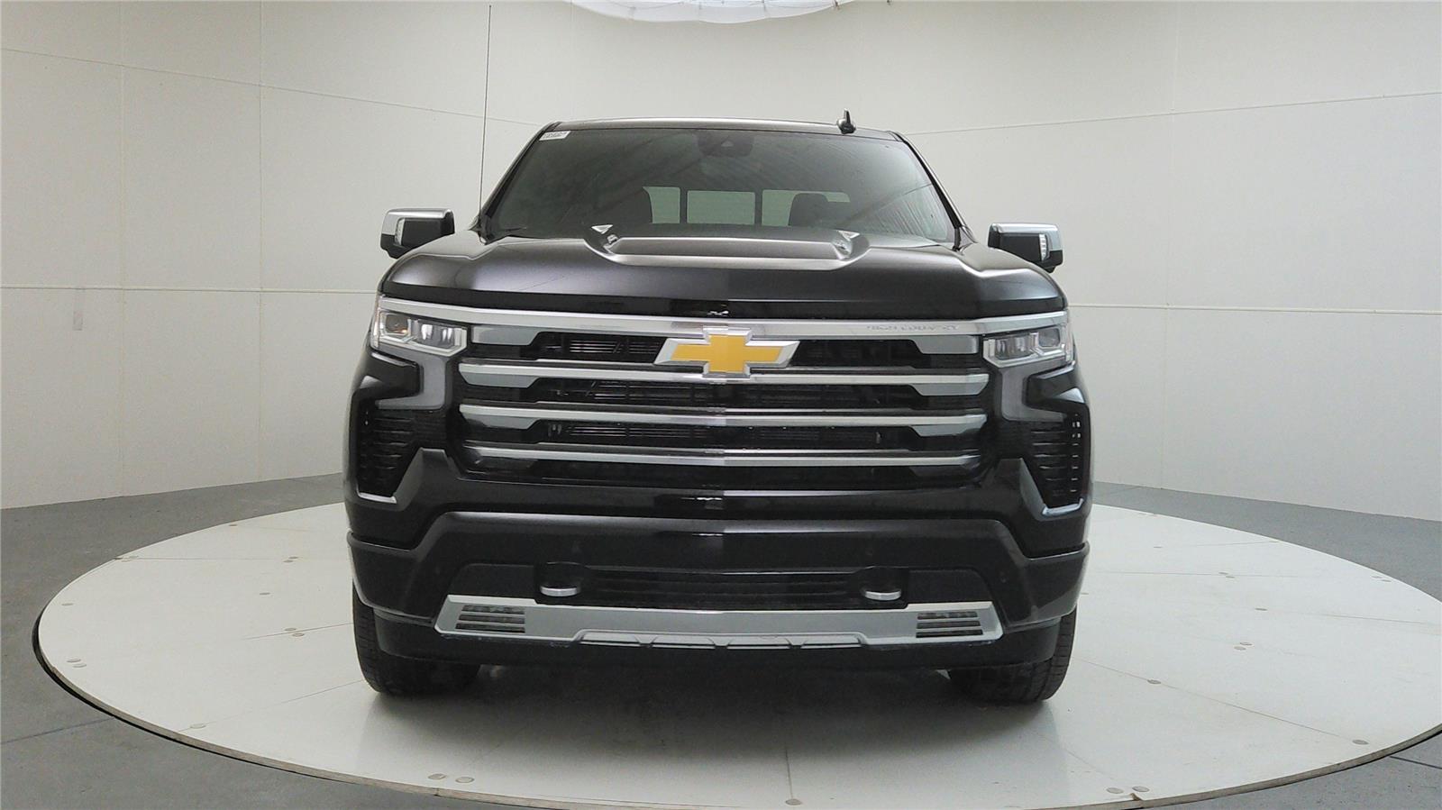 2026 Chevrolet Silverado 1500 High Country photo 2
