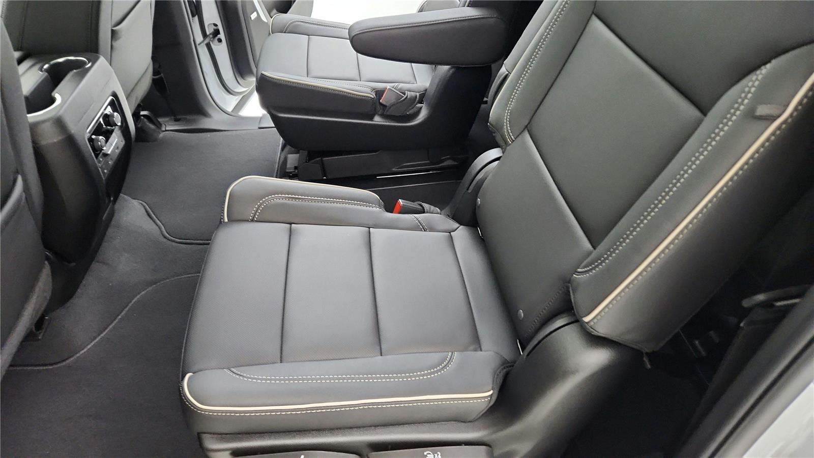 2026 Chevrolet Suburban Premier - Photo 57
