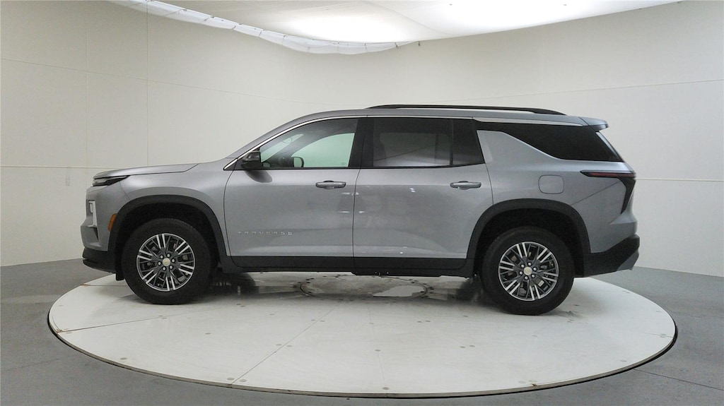 Used 2024 Chevrolet Traverse LT SUV