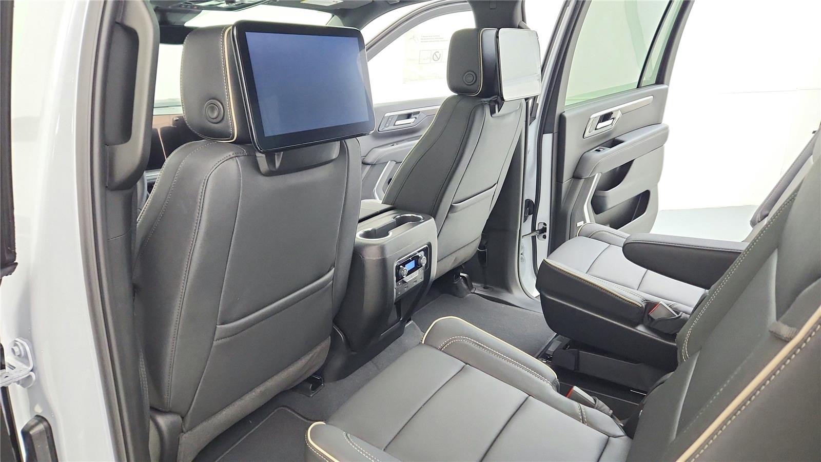 2026 Chevrolet Suburban Premier - Photo 21