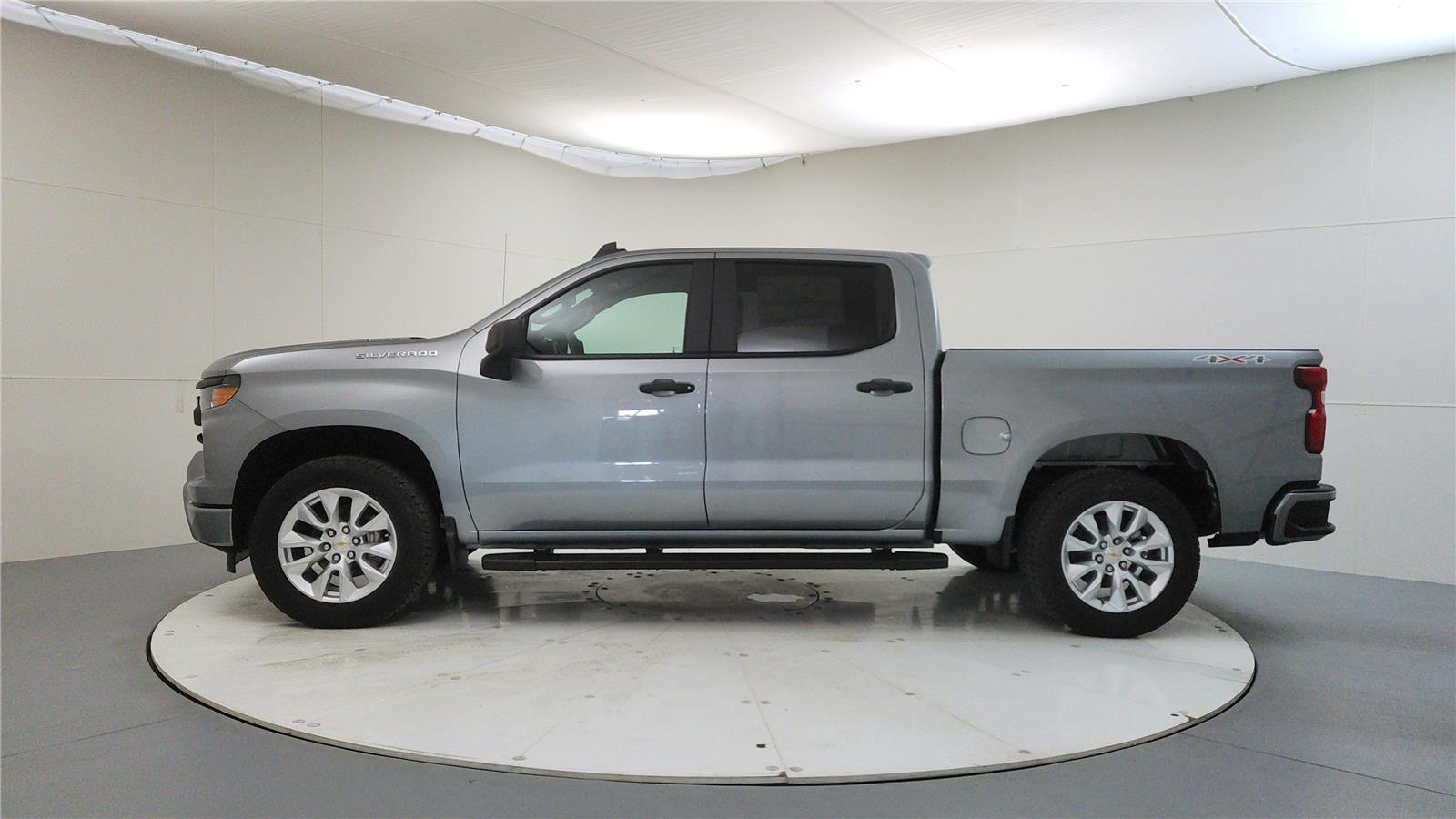 2026 Chevrolet Silverado 1500 Custom photo 3