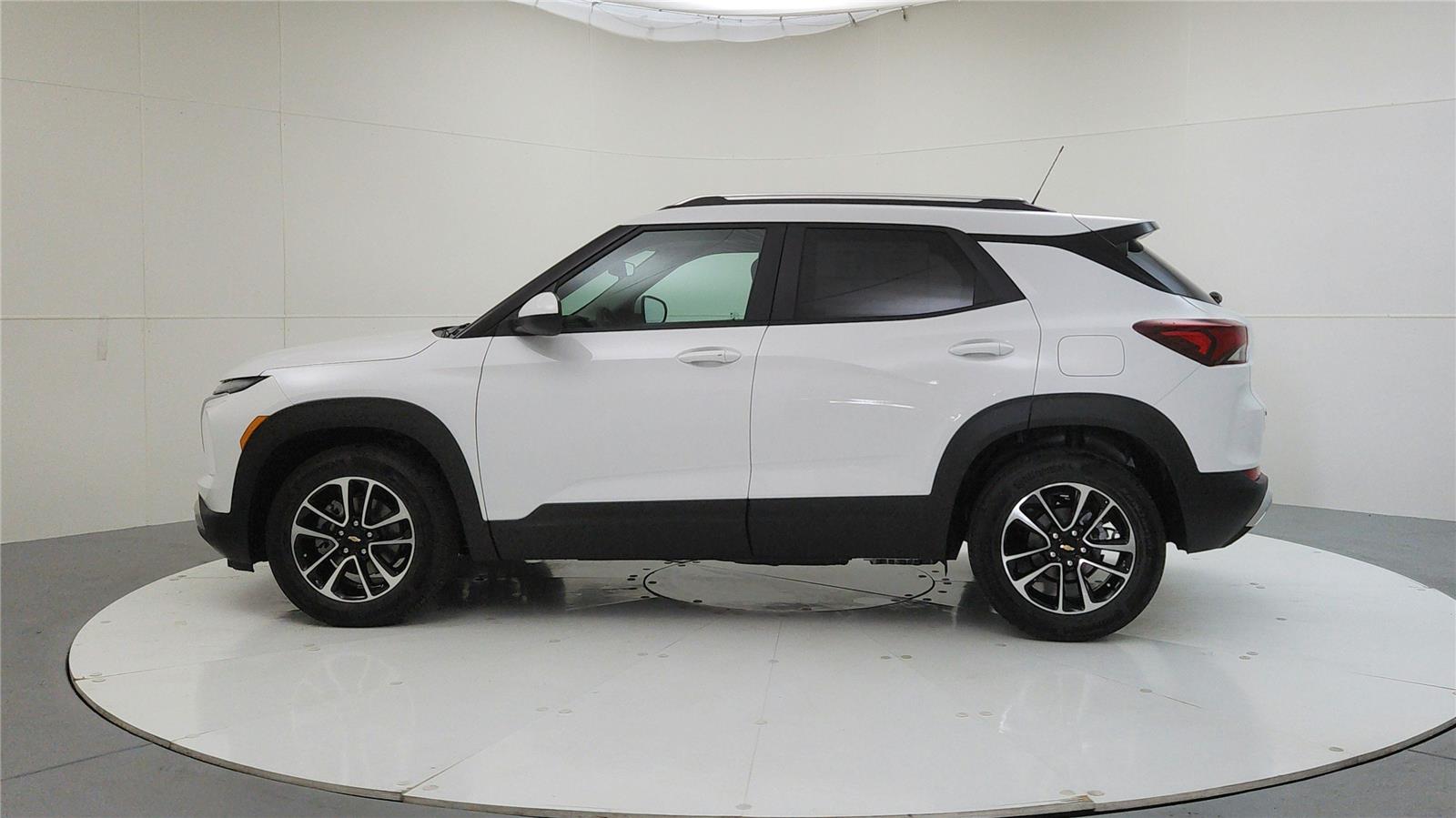 2026 Chevrolet Trailblazer LT photo 4