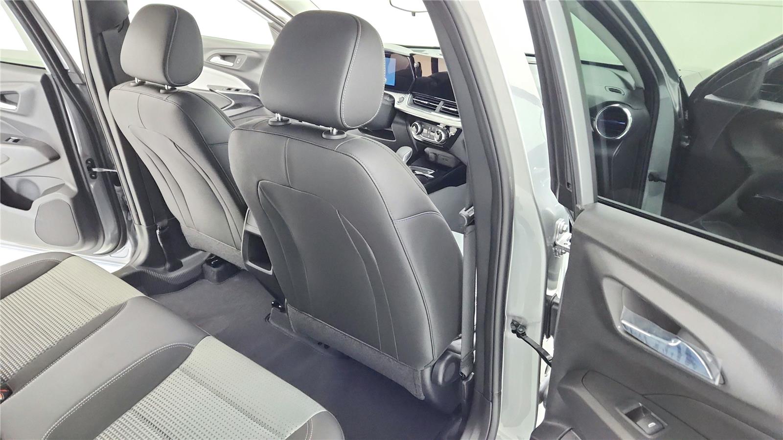2026 Chevrolet Trax LT - Photo 25