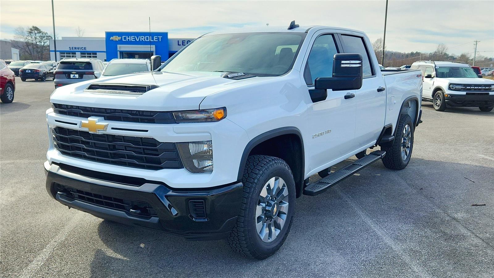 2026 Chevrolet Silverado 2500HD Custom photo 3