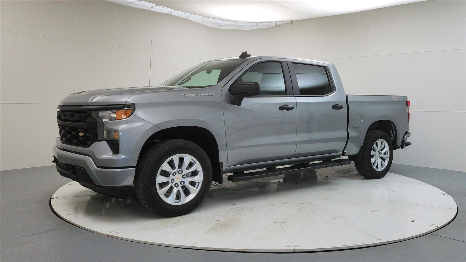 2026 Chevrolet Silverado 1500 Custom photo 2