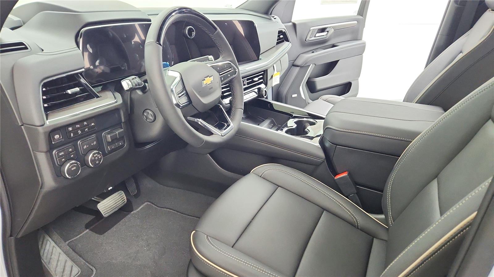 2026 Chevrolet Suburban Premier - Photo 16
