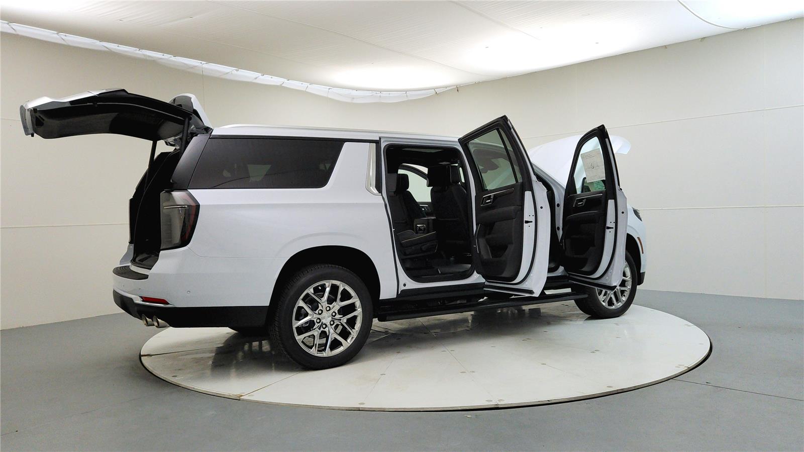 2026 Chevrolet Suburban Premier - Photo 12