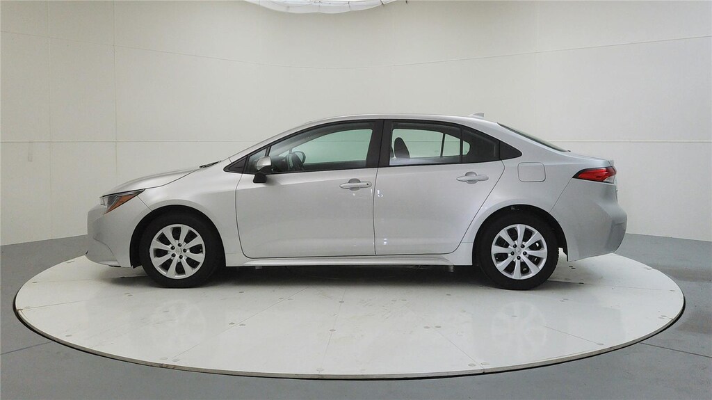 Used 2021 Toyota Corolla LE Sedan