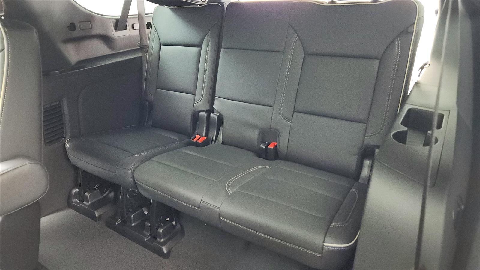2026 Chevrolet Suburban Premier - Photo 26