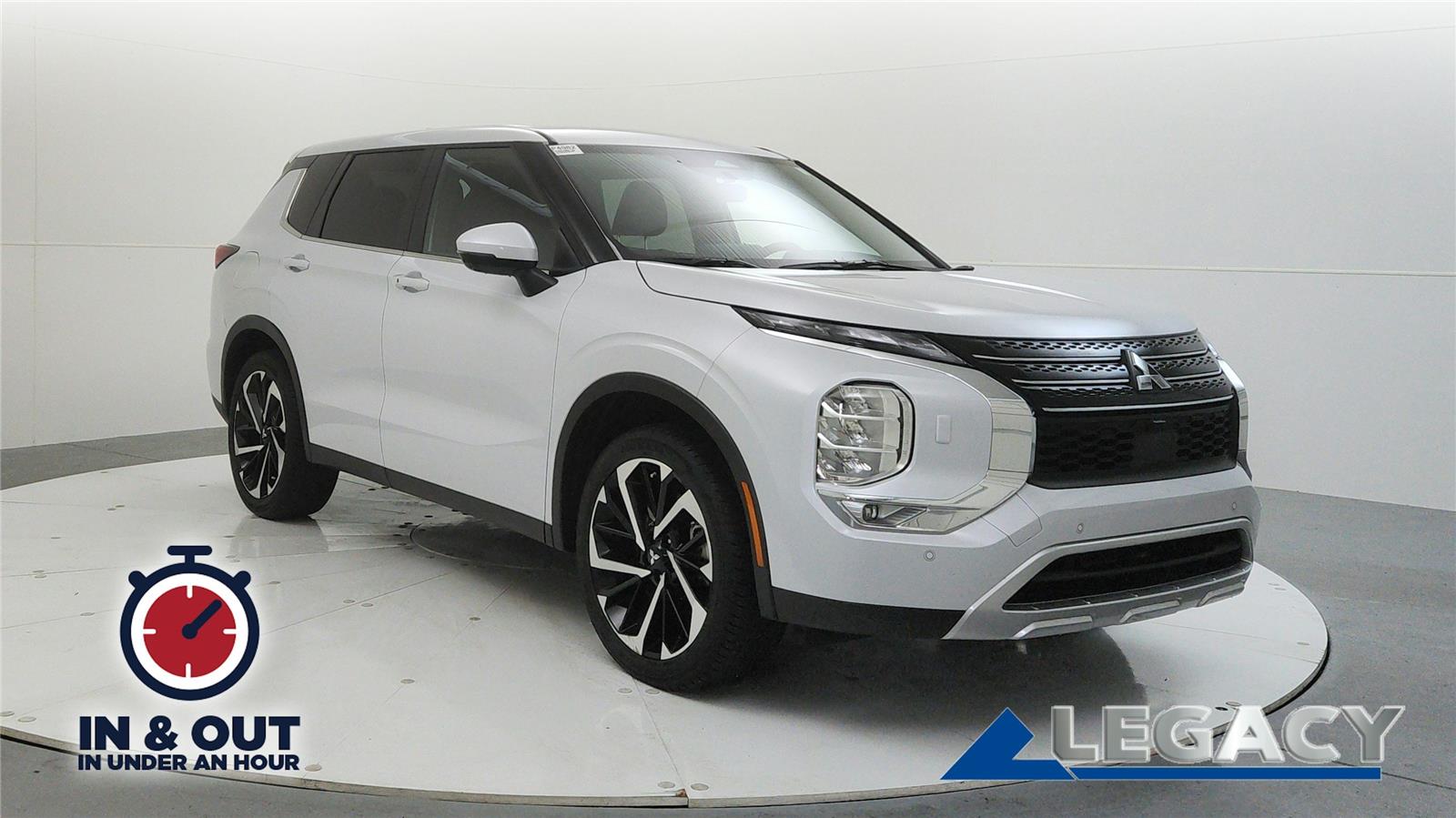 2024 Mitsubishi Outlander SE's photo