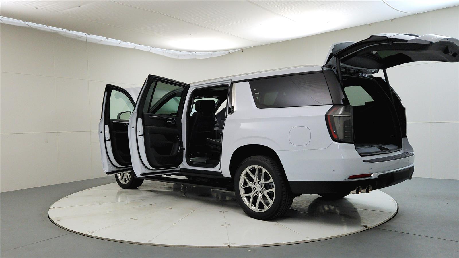 2026 Chevrolet Suburban Premier - Photo 11