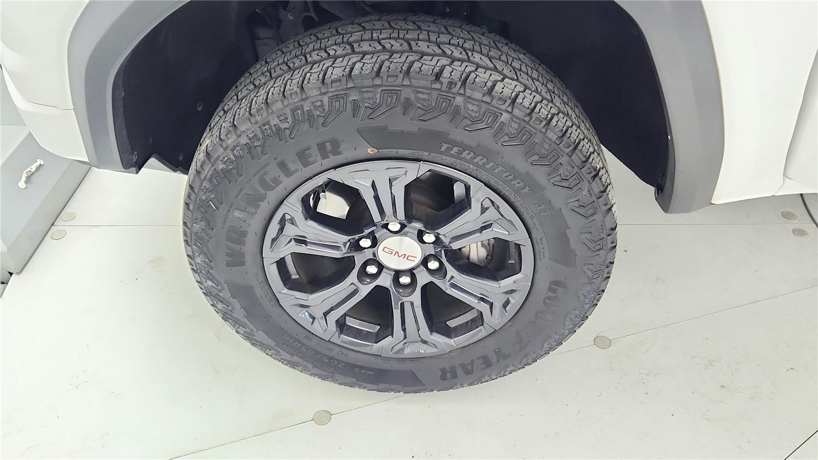 2024 GMC Canyon Elevation's photo