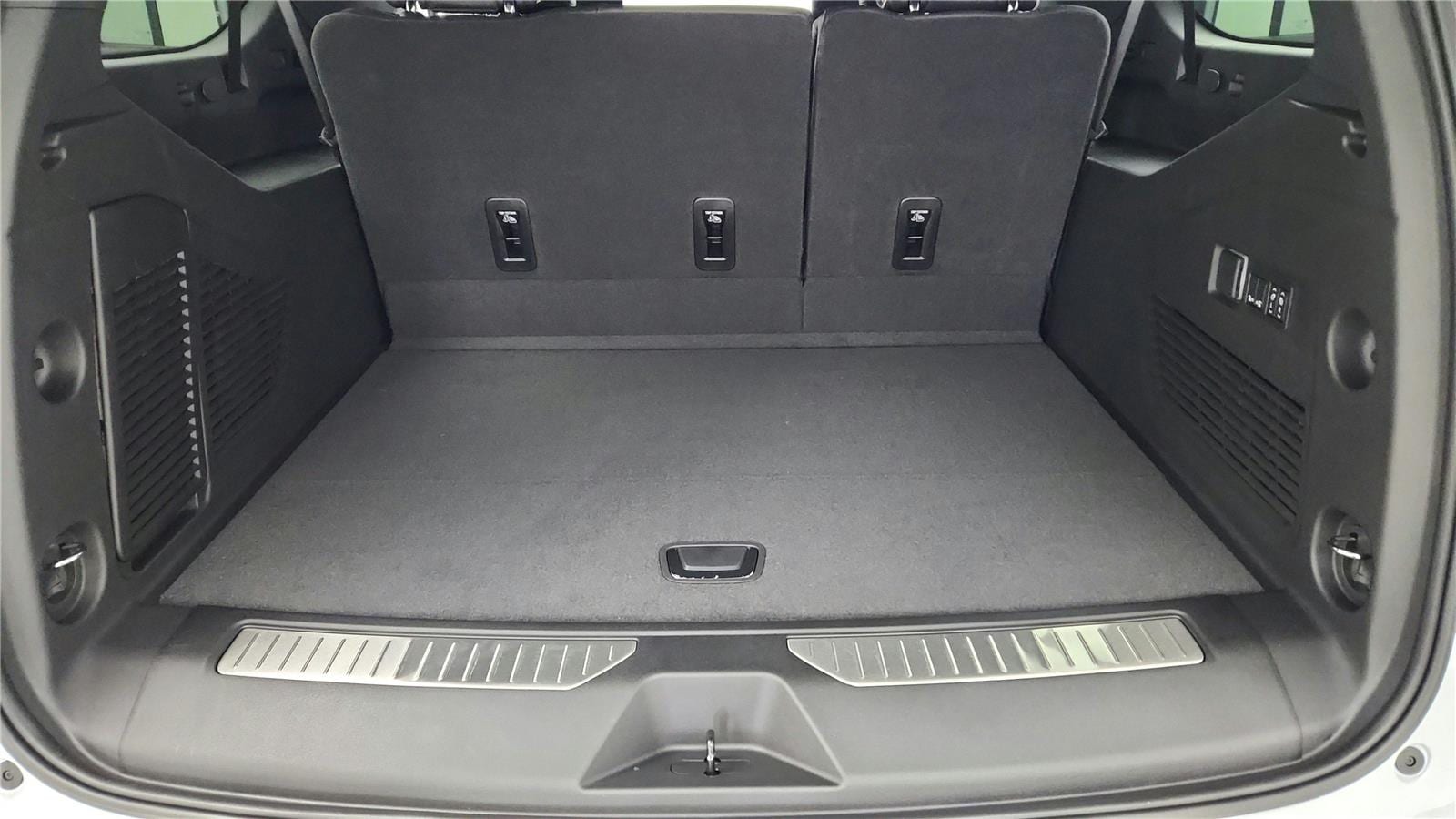 2026 Chevrolet Suburban Premier - Photo 49
