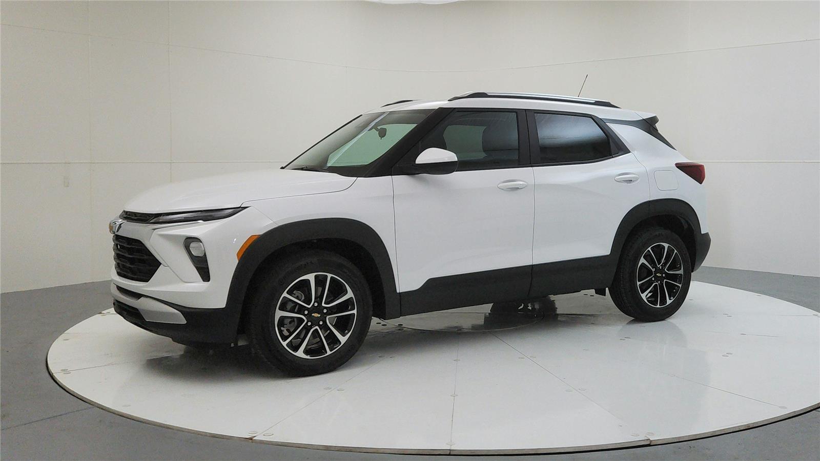 2026 Chevrolet Trailblazer LT photo 3