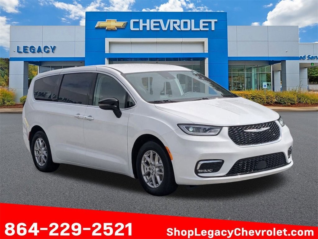 Used 2024 Chrysler Pacifica Touring L