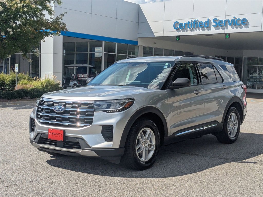 2025 Ford Explorer photo 3