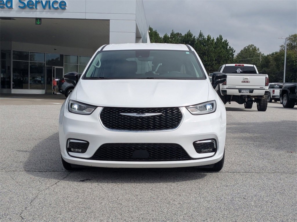 Used 2024 Chrysler Pacifica Touring L