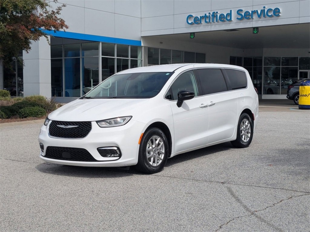 Used 2024 Chrysler Pacifica Touring L