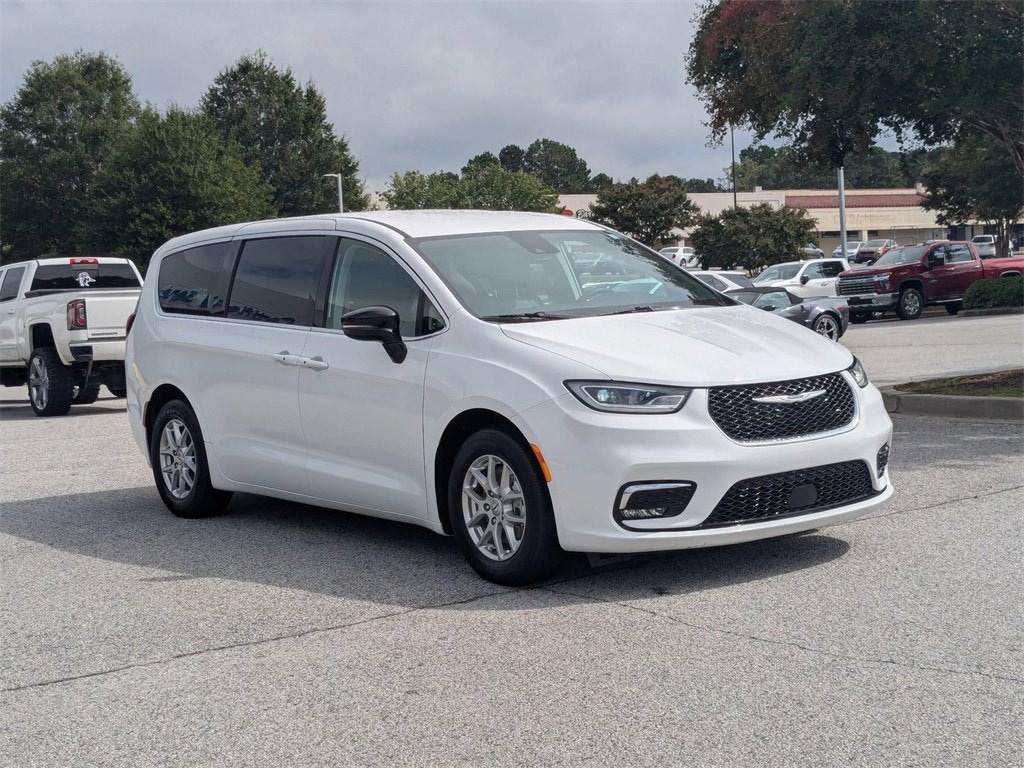 Used 2024 Chrysler Pacifica Touring L