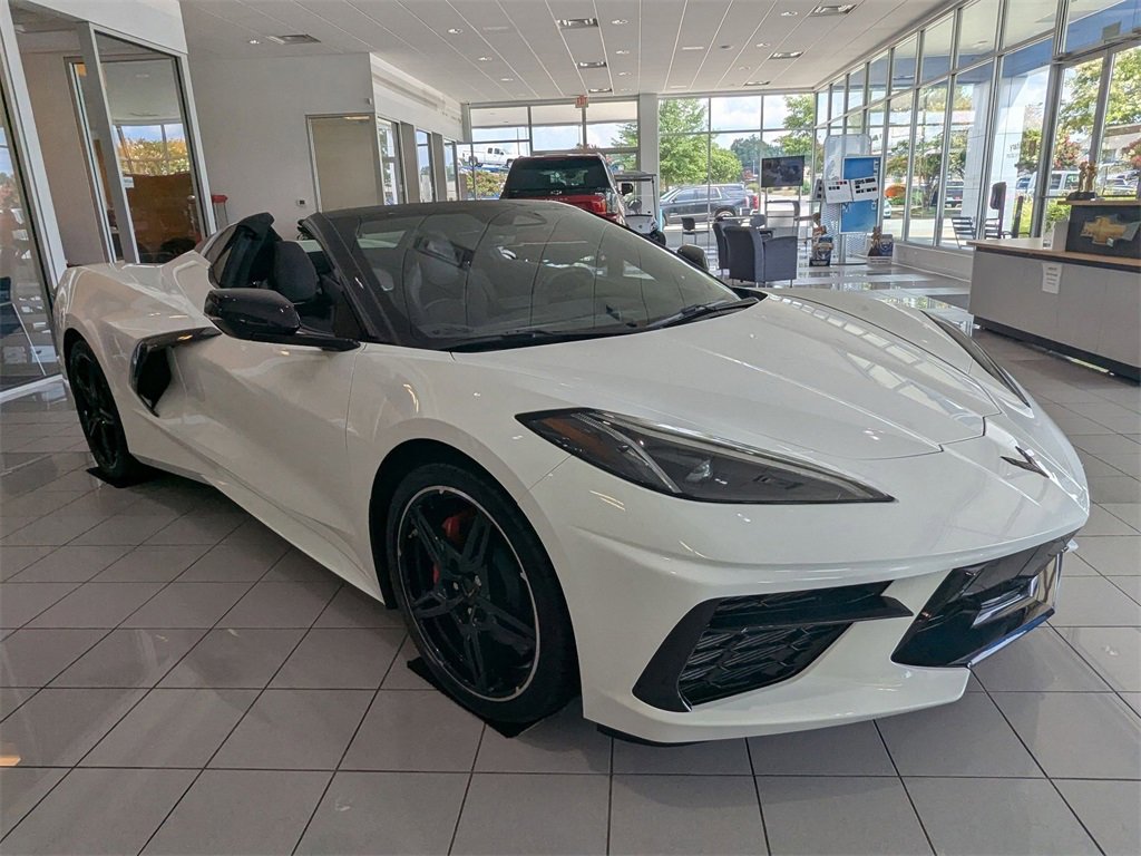 2024 Chevrolet Corvette Stingray 3LT photo 2