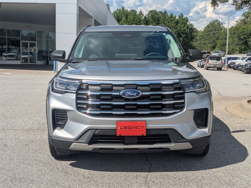 2025 Ford Explorer photo 2