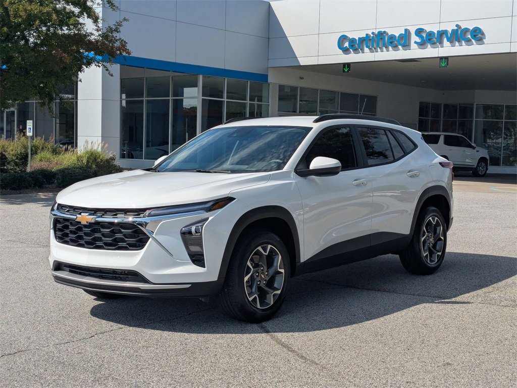 2025 Chevrolet Trax LT photo 4