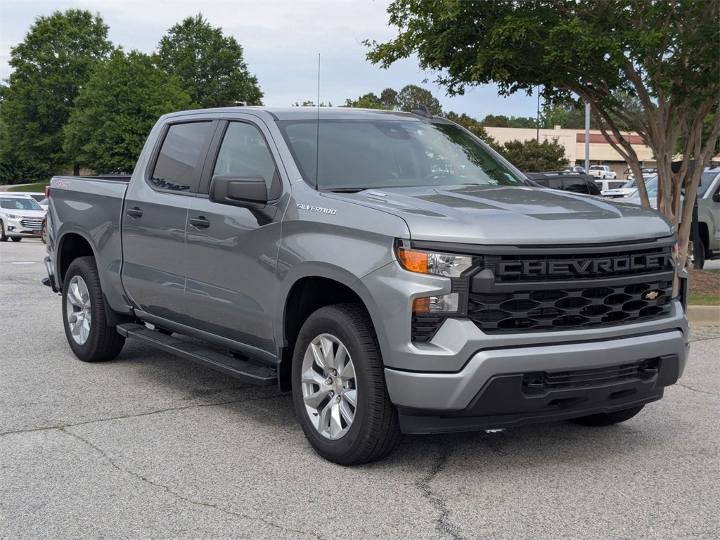 2025 Chevrolet Silverado 1500 Custom photo 2