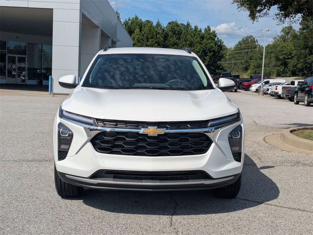 2025 Chevrolet Trax LT photo 3