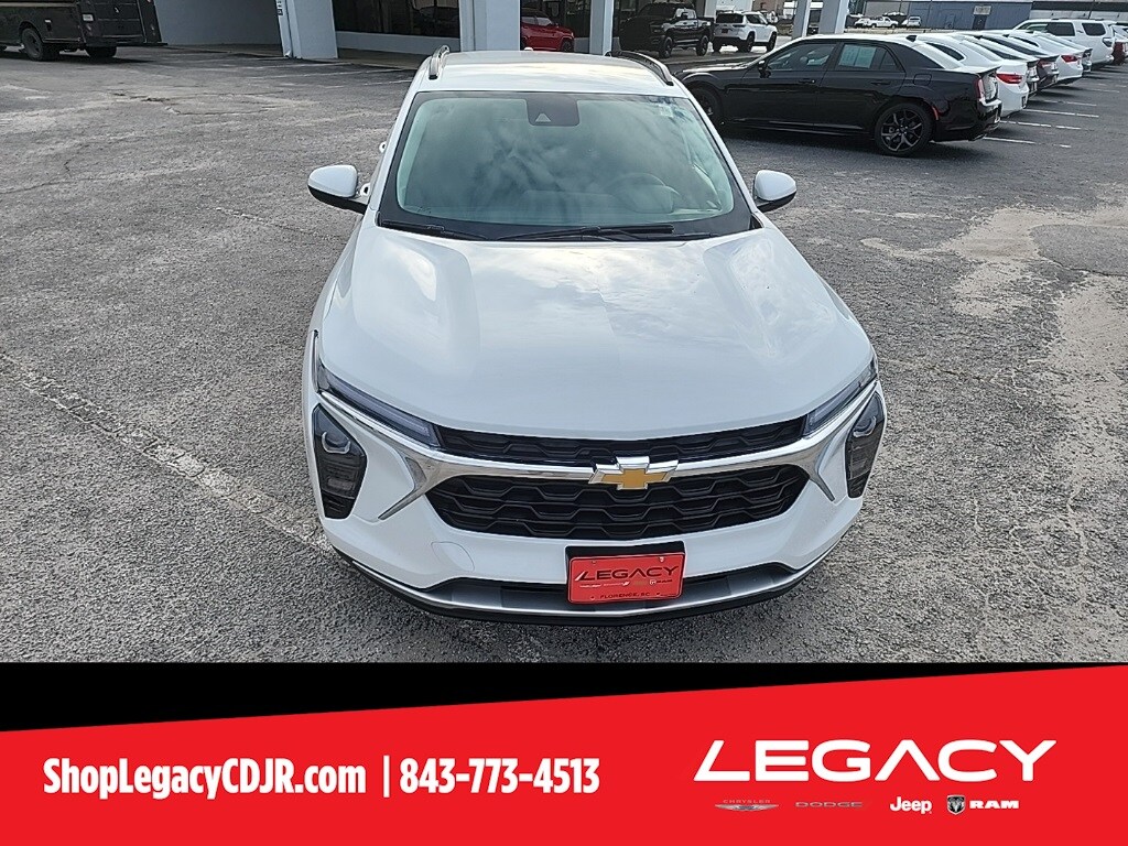 2024 Chevrolet Trax LT photo 4